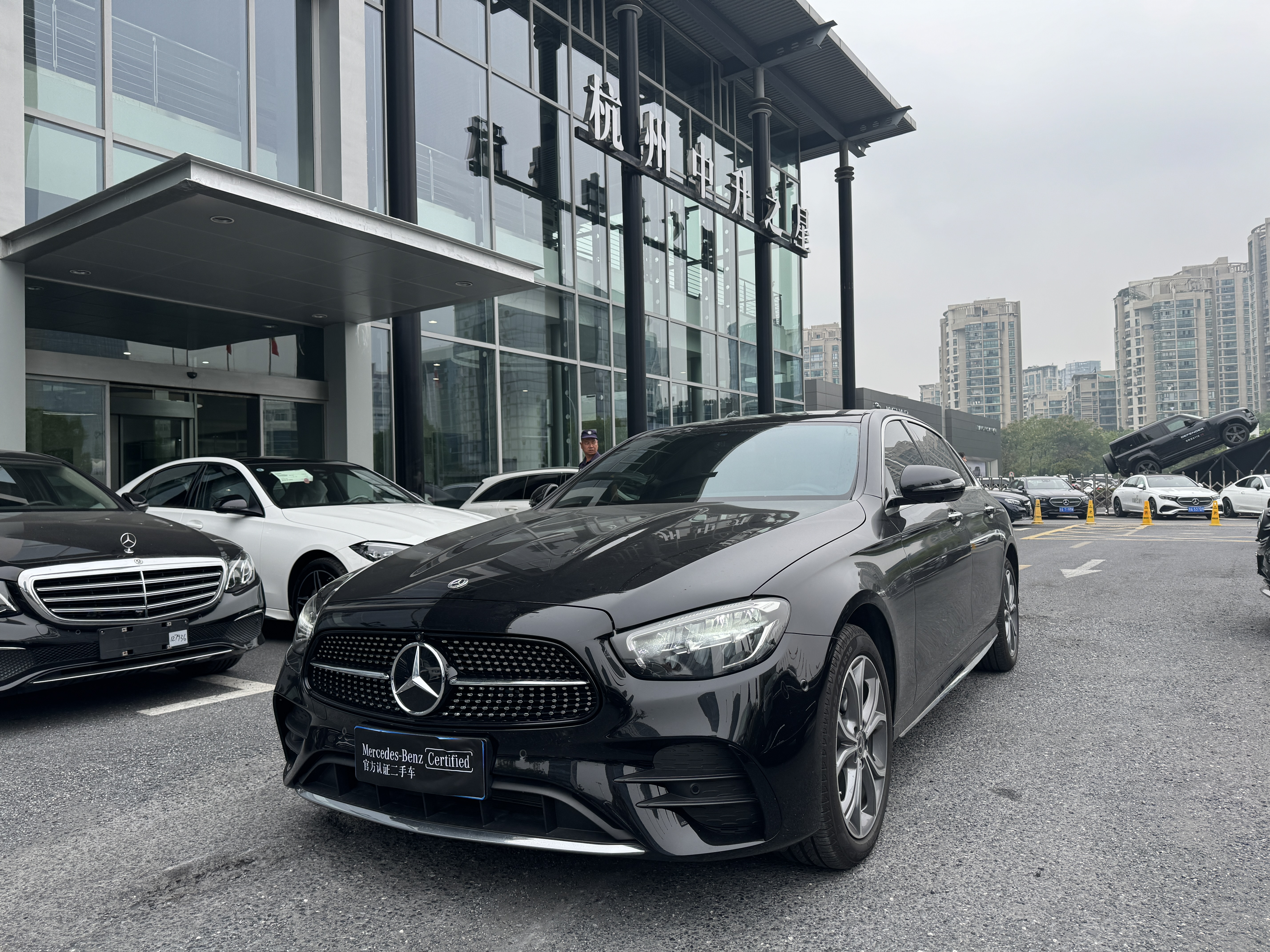奔驰E级 300L 2022款 2.0T 自动 汽油 运动豪华型 价格0万