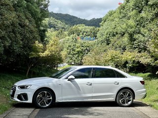 奥迪A4L 40TFSI 2.0T 自动 时尚动感型 