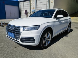 奥迪Q5L 40TFSI 2.0T 自动 荣享进取型 