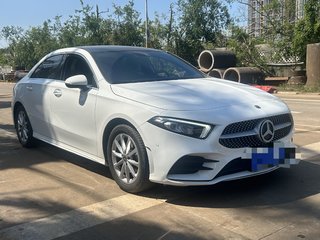 奔驰A级 A200L 1.3T 自动 运动轿车先行特别版 