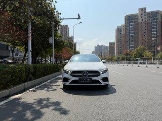 奔驰A级 A200L 1.3T 自动 运动轿车时尚型 