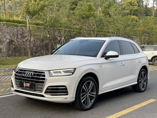 奥迪Q5L 40TFSI 2.0T 自动 改款荣享时尚型 