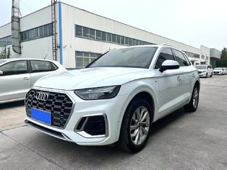 奥迪Q5L 40TFSI 2.0T 自动 改款荣享时尚型 