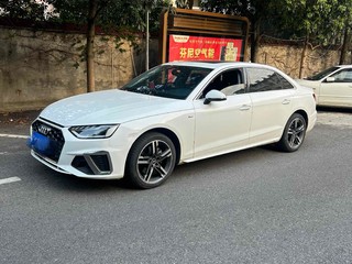 奥迪A4L 40TFSI 2.0T 自动 时尚致雅型 