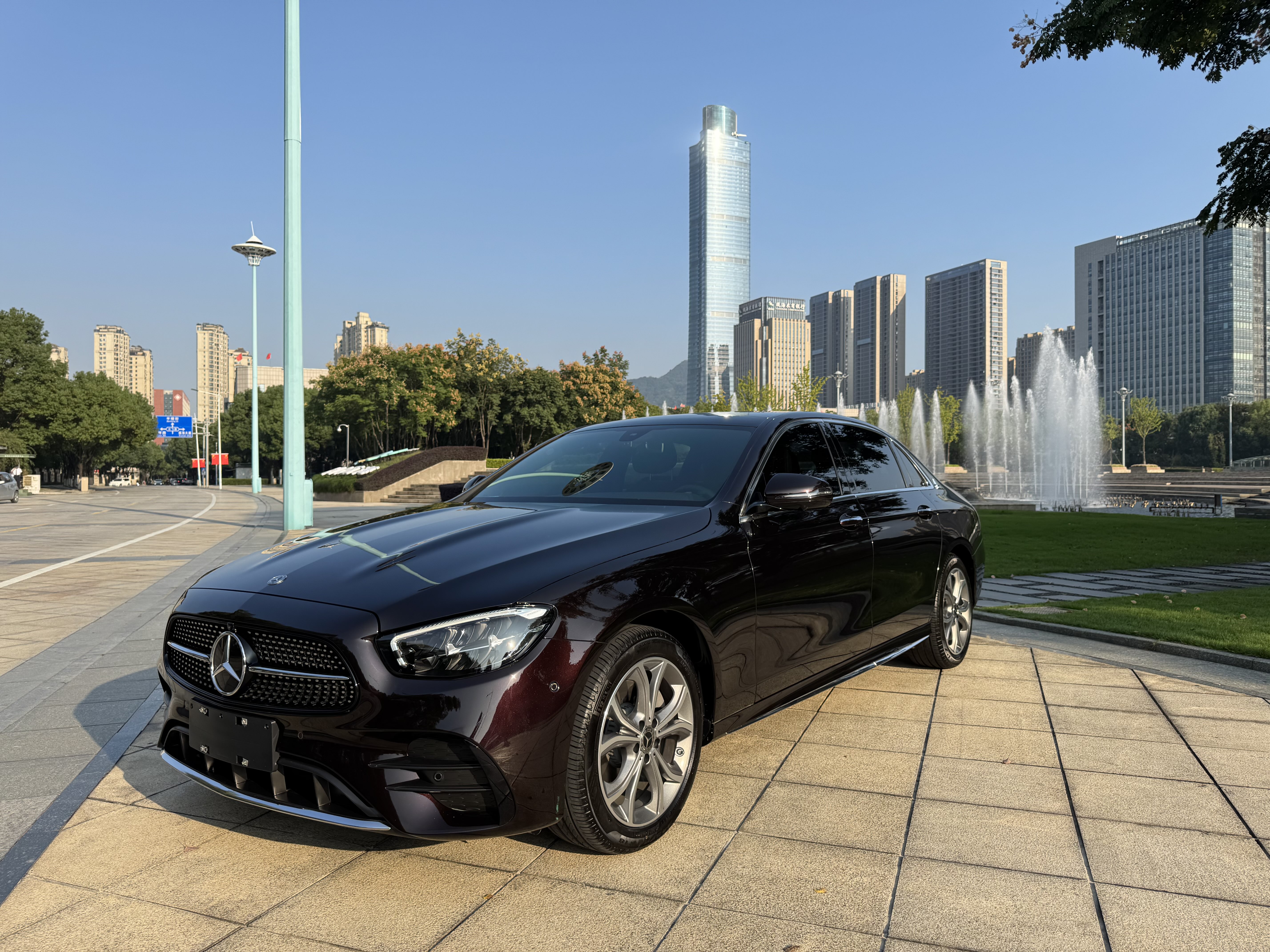 奔驰E级 E300L 2021款 2.0T 自动 汽油 改款运动豪华型 价格0万