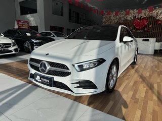 奔驰A级 A200L 1.3T 自动 改款运动轿车时尚型 