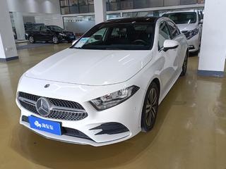 奔驰A级 A180L 1.3T 自动 运动轿车版 