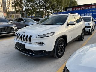 吉普自由光 2.0L 自动 经典运动版 