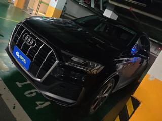 奥迪Q7 45 2.0T 自动 豪华型quattro-S-line 