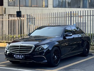 奔驰E级 E300L 2.0T 自动 运动豪华型 