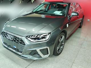 奥迪A4L 40TFSI 2.0T 自动 时尚动感型 