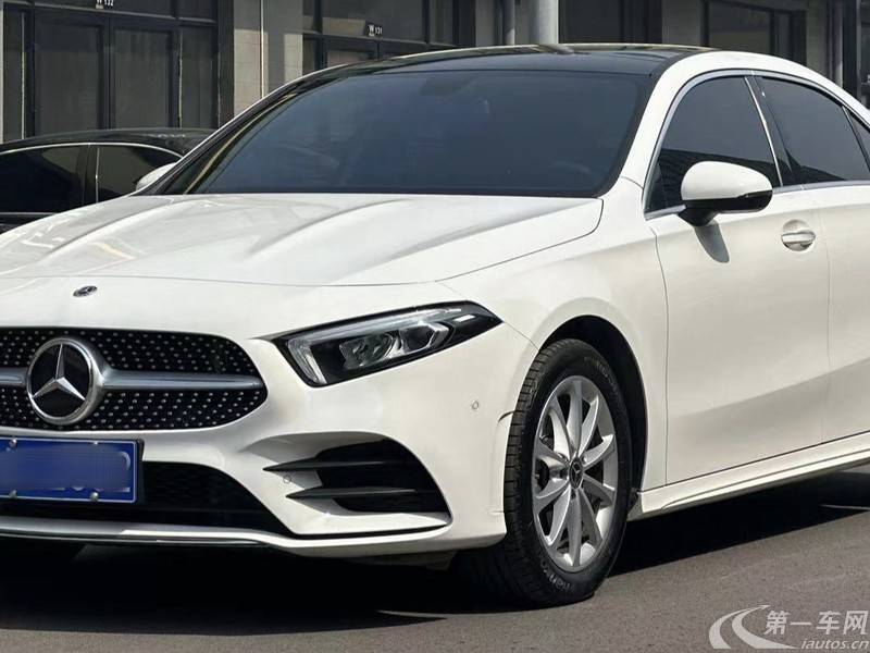 奔驰A级 A200L 2022款 1.3T 自动 改款运动轿车时尚型 (国Ⅵ) 