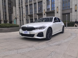 宝马3系 325i 2.0T 自动 M运动曜夜套装 