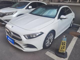 奔驰A级 A200L 1.3T 自动 运动轿车版 