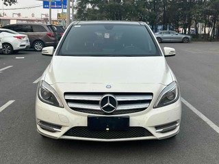 奔驰B级 B200 1.6T 手动 蓝效 