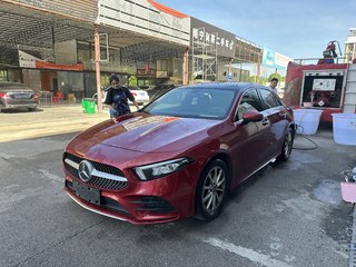 奔驰A级 A200L 1.3T 自动 运动轿车版 