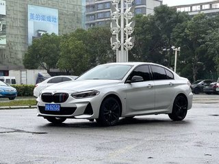 宝马1系 125i 2.0T 自动 M运动曜夜版 