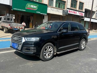 奥迪Q7 40 2.0T 自动 舒适型 