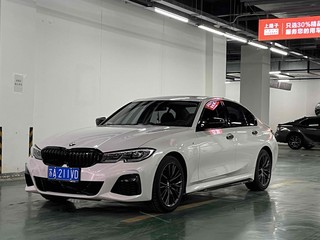 宝马3系 325i 2.0T 自动 M运动曜夜套装 