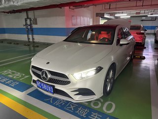 奔驰A级 A200L 1.3T 自动 运动轿车时尚型 