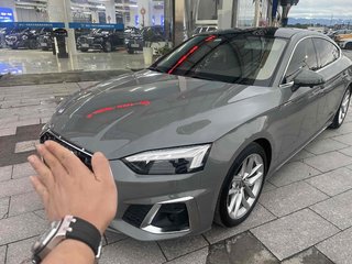 奥迪A5掀背 40TFSI 2.0T 自动 时尚动感型 