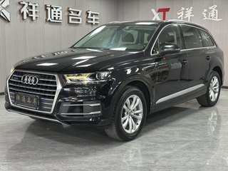 奥迪Q7 40 2.0T 自动 舒适型 