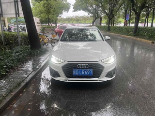 奥迪A4L 40TFSI 2.0T 自动 时尚动感型 