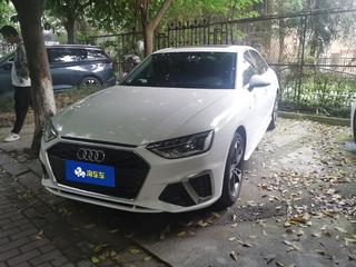 奥迪A4L 40TFSI 2.0T 自动 时尚动感型 