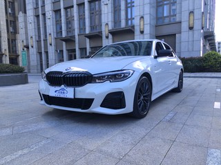 宝马3系 325Li 2.0T 自动 M运动曜夜套装 