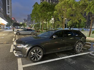 沃尔沃V90 Cross Country 2.0T 自动 智远版 