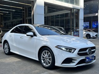 奔驰A级 A200L 1.3T 自动 运动轿车版 