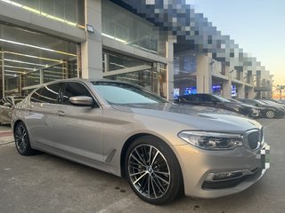 宝马5系新能源 530Le 2.0T 自动 豪华套装 
