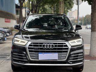 奥迪Q5L 40TFSI 2.0T 自动 改款荣享时尚型 