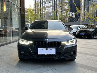 宝马3系 320i 2.0T 自动 M运动曜夜版 