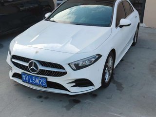 奔驰A级 A200L 1.3T 自动 运动轿车先行特别版 