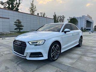 奥迪A3 35TFSI 1.4T 自动 运动型30周年Limousine 