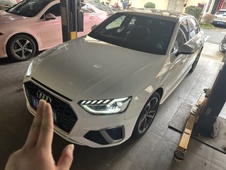 奥迪A4L 40TFSI 2.0T 自动 时尚动感型 