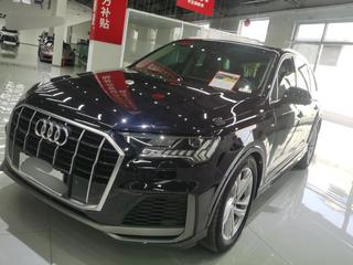 奥迪Q7 55 3.0T 自动 尊贵型quattro-S-line 