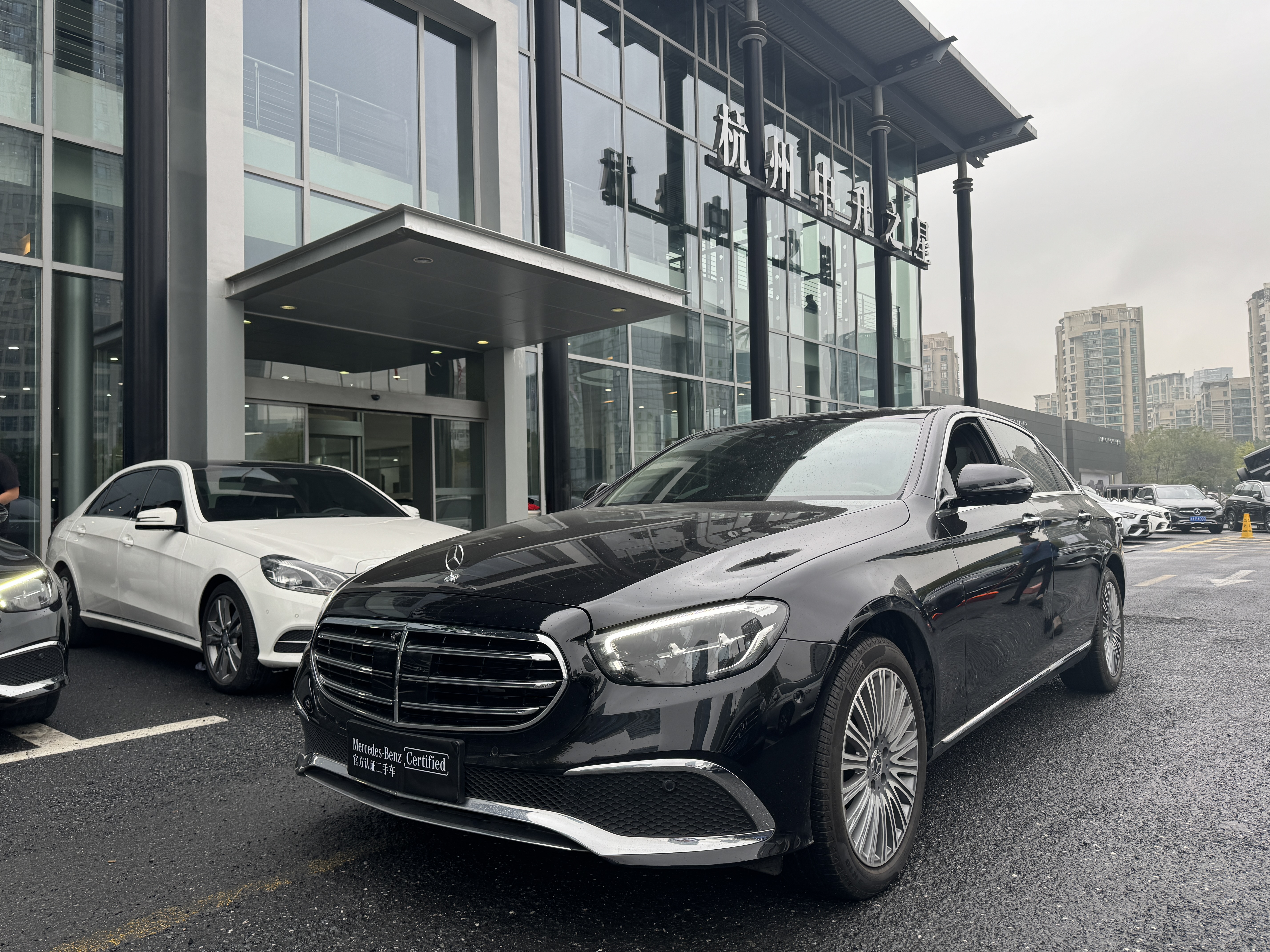 奔驰E级 300L 2022款 2.0T 自动 汽油 改款二豪华型 价格0万