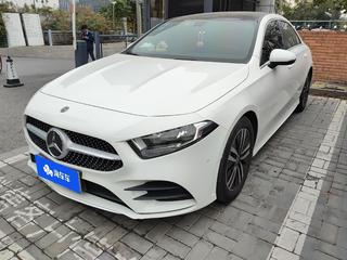 奔驰A级 A180L 1.3T 自动 运动轿车版 