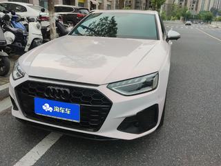 奥迪A4L 40TFSI 2.0T 自动 时尚动感型 