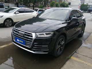 奥迪Q5L 40TFSI 2.0T 自动 荣享时尚型 