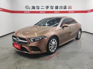 奔驰A级 A200L 1.3T 自动 运动轿车版 