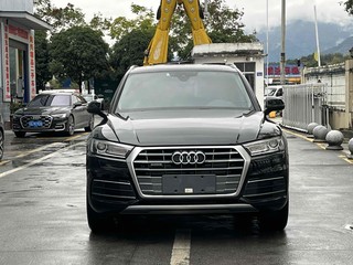 奥迪Q5L 40TFSI 2.0T 自动 改款荣享进取型 