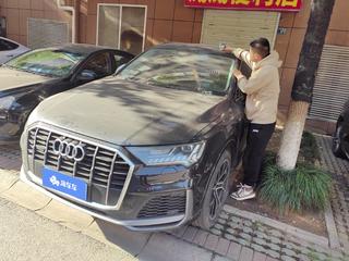 奥迪Q7 55 3.0T 自动 运动型quattro-S-line 