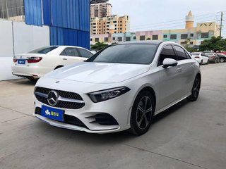 奔驰A级 A200L 1.3T 自动 运动轿车动感型 