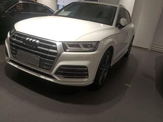 奥迪Q5L 40TFSI 2.0T 自动 荣享时尚型 