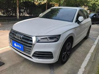 奥迪Q5L 40TFSI 2.0T 自动 荣享时尚型 