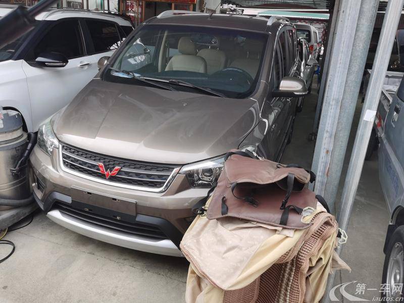 五菱宏光 S1 2016款 1.5L 手动 7座 尊享型 