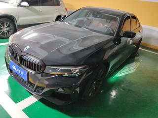 宝马3系 325i 2.0T 自动 改款M运动曜夜套装 